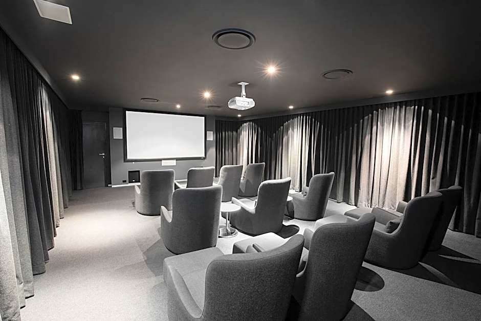 Mantra Circle on Cavill Surfers Paradise