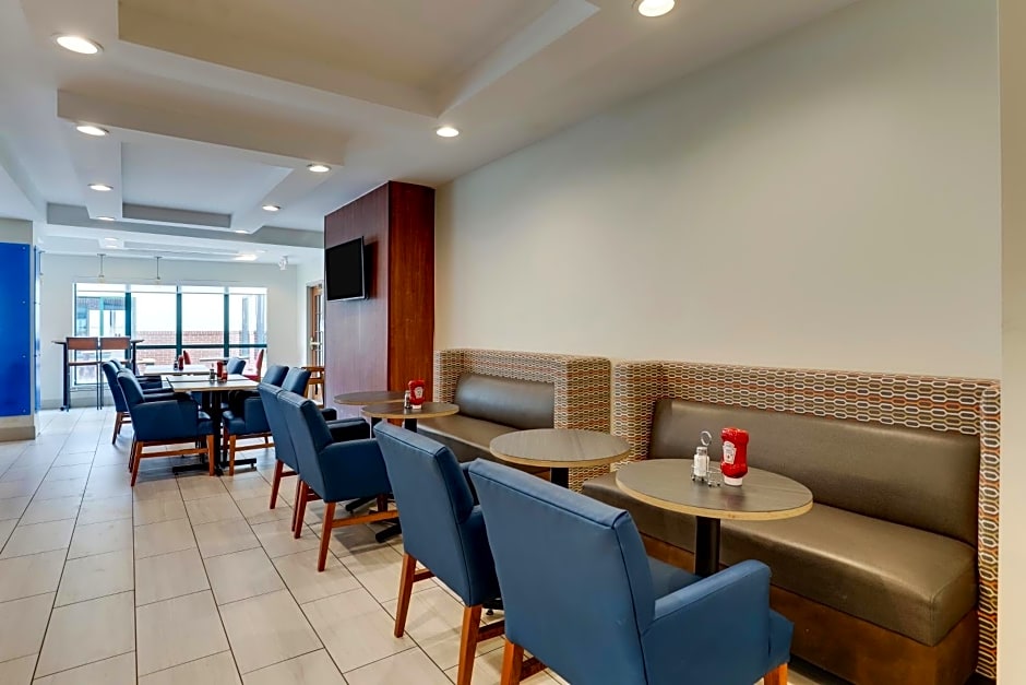 Holiday Inn Express Hotel & Suites Bryan-Montpelier By IHG