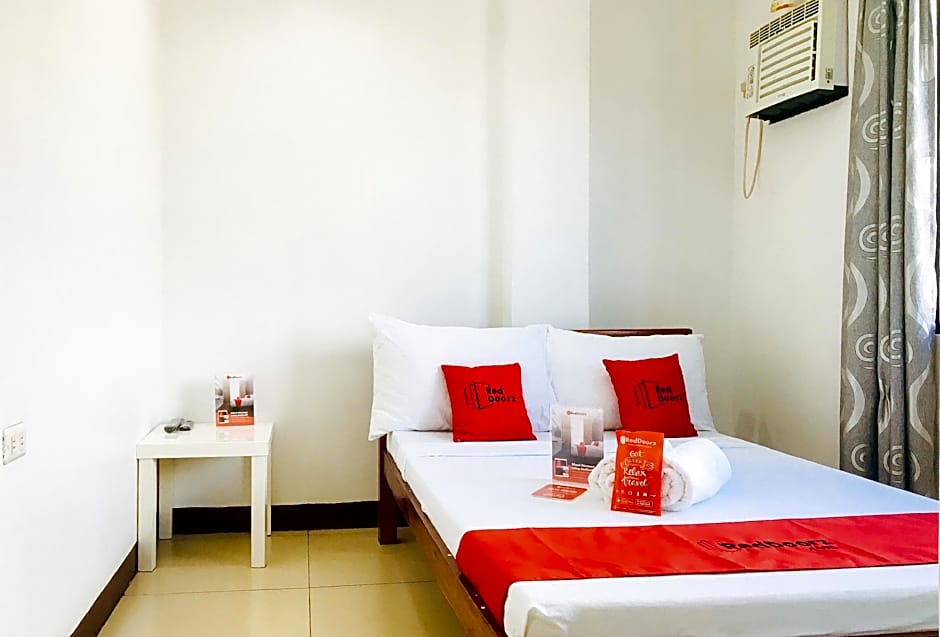 RedDoorz @ El Cuarto SRP Talisay