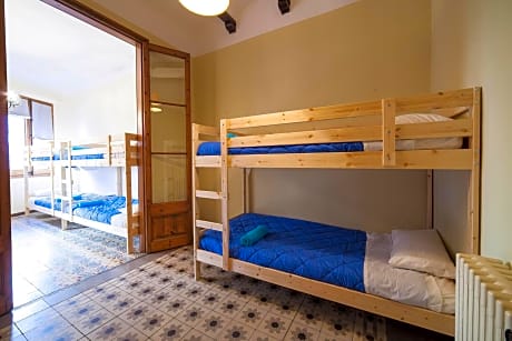 Bed in 6-Bed Mixed Dormitory Room