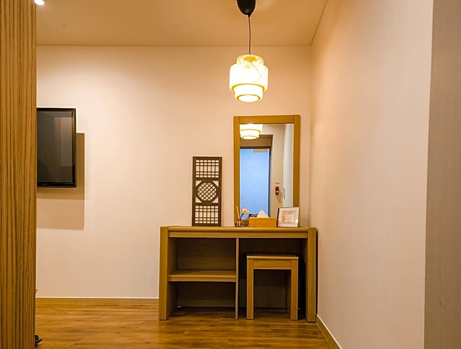 Gyeongju Hotel Check-in Bulguk