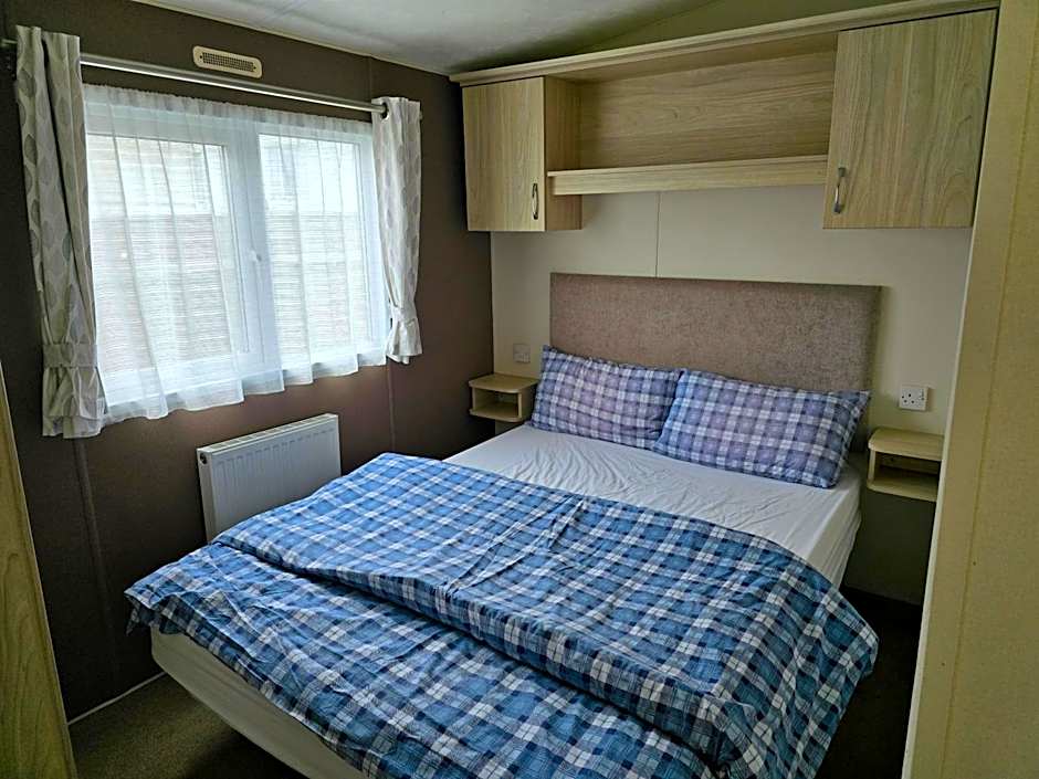 Castaways Holiday Park