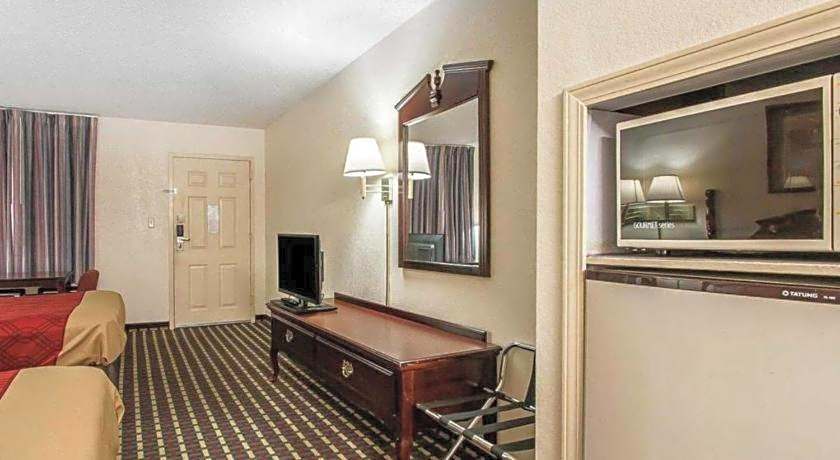 Econo Lodge Inn & Suites Tuscaloosa I-20