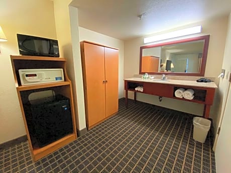 Accessible - 1 King  Mobility Accessible Bathtub Grab Bar Shower Bench Microwave And Refrigerator No
