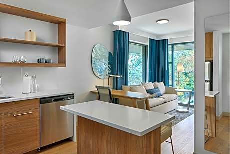 1 Bedroom Executive Suite, 1 King, Sofa bed