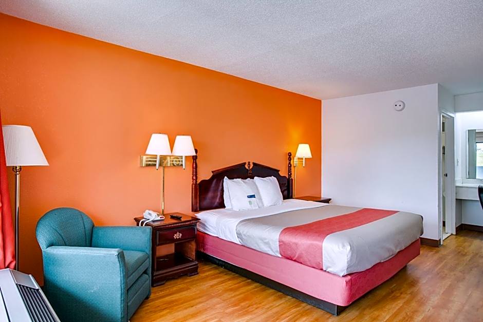 Motel 6-White House, TN