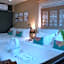 Lynlan Hostel & Cafe