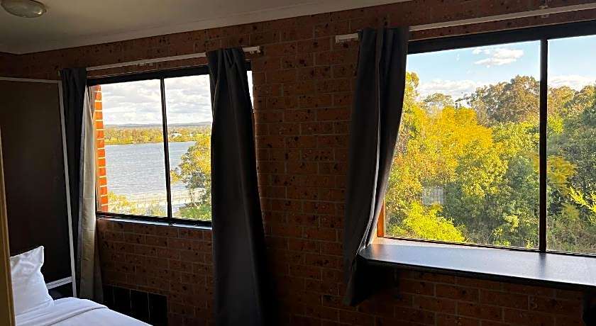 Riverview Motor Inn