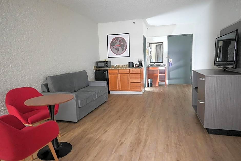 Ramada by Wyndham Tulsa Broken Arrow