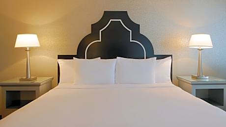 CHELSEA ONE BEDROOM SUITE 1 KING