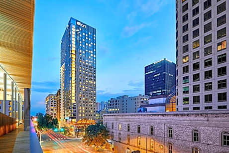 Element Austin Downtown