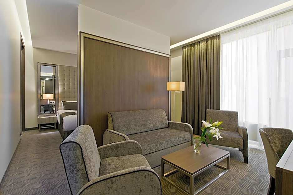 Congress Avenue Hotel