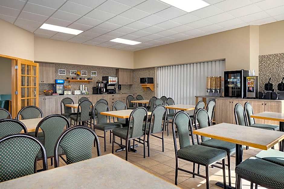 Super 8 by Wyndham Swan River MB