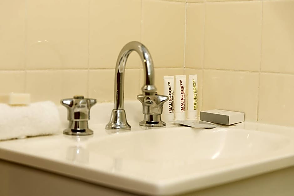 The Man from Snowy River Hotel