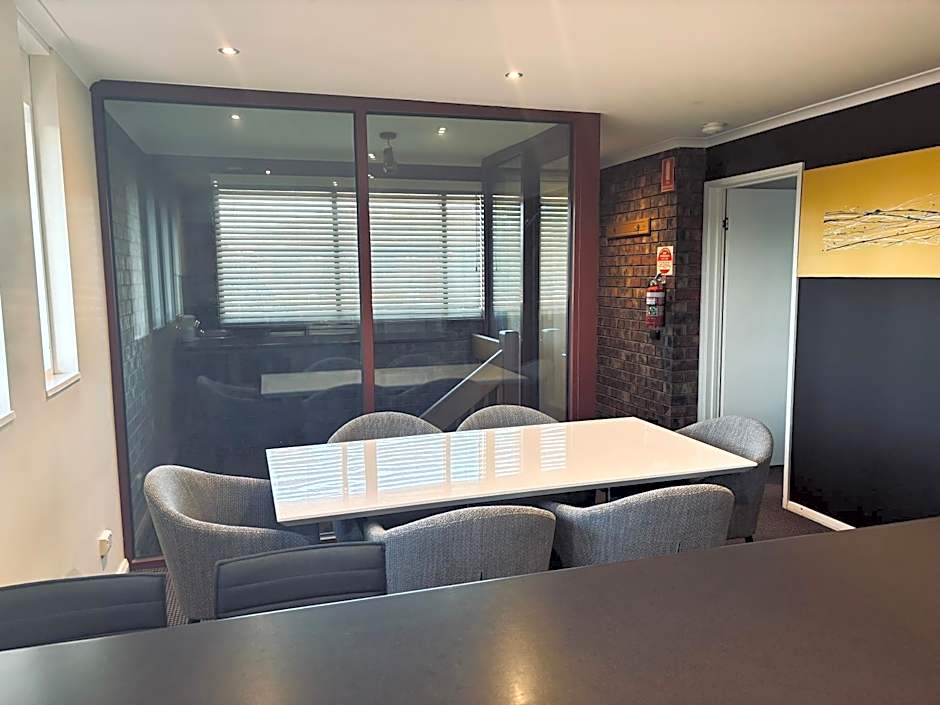 Sovereign Park Motor Inn