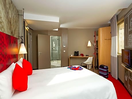 Sweet Bed by ibis Room with 1 single bed