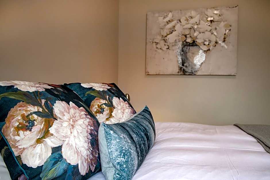 Out of Bounds Self-Catering Lodge