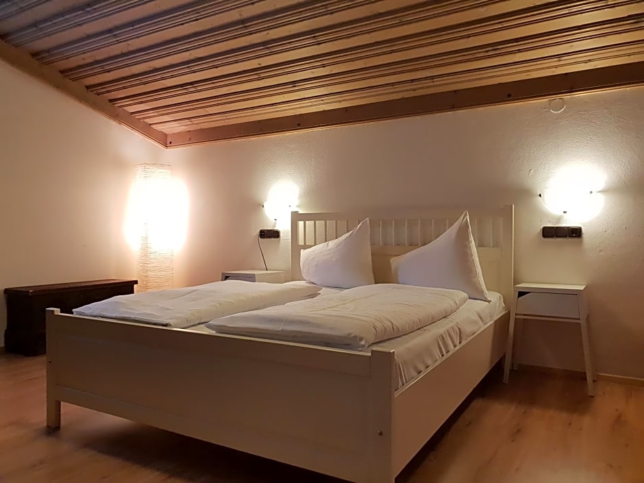 Bhome Gästehaus b&b / Apartments