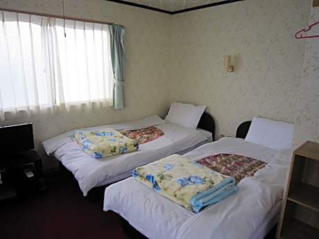Standard Twin Room with Shared Bathroom