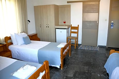 Triple Room with Partial Sea View