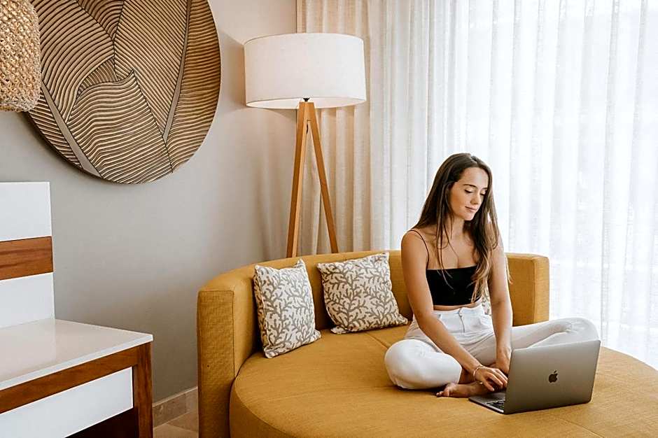 The Reef 28 - Adults Only - All Suites - Optional Gourmet All Inclusive