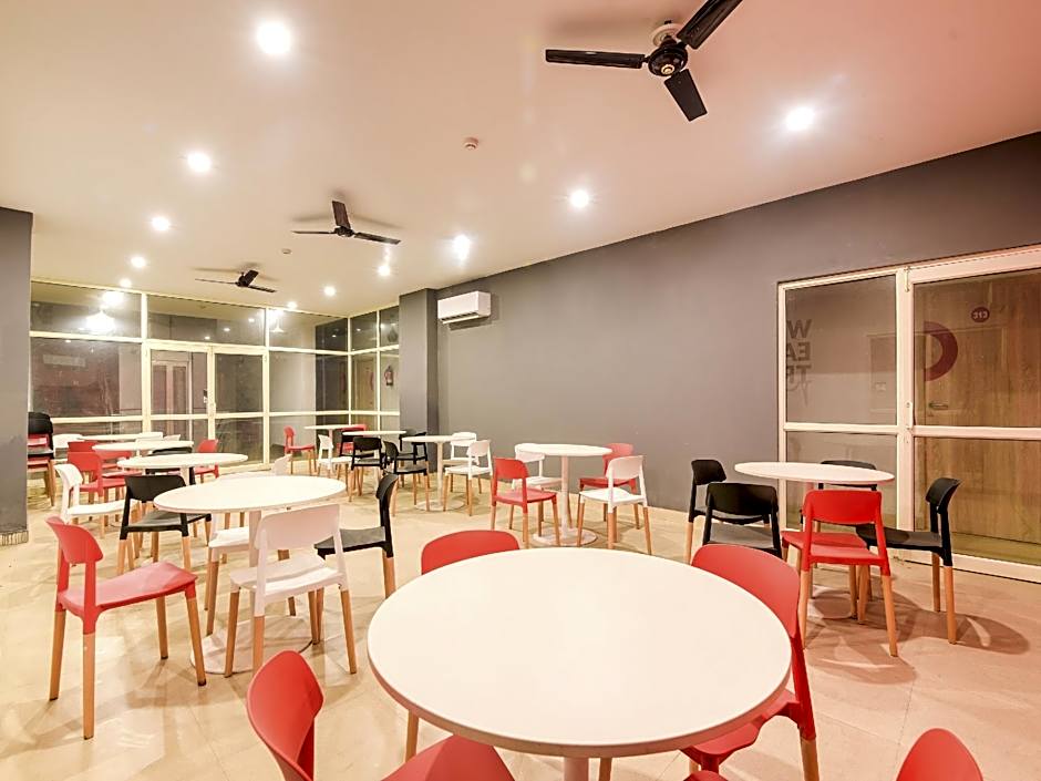 Jps Grand Hotel by OYO Rooms – Delhi, NY
