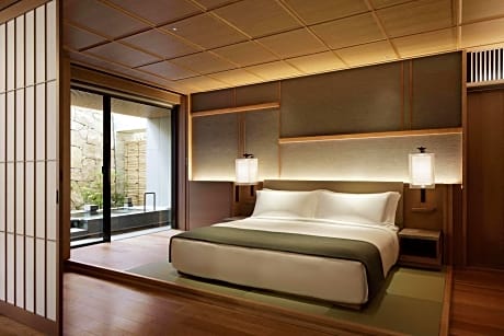 Onsen King Suite with Courtyard View