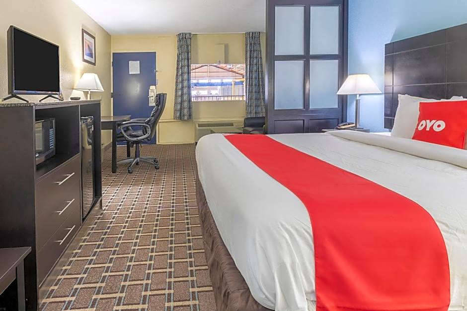 OYO Hotel Knoxville TN Cedar Bluff I-40