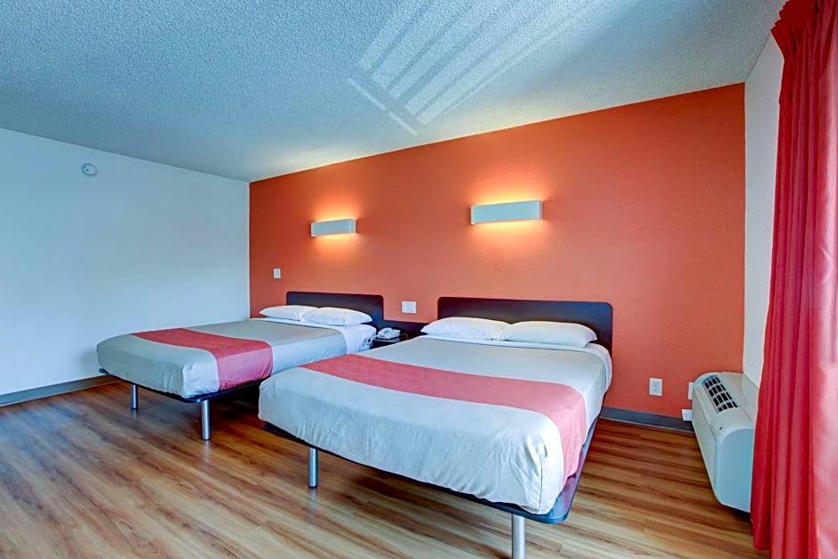 Motel 6-Santa Ana, CA - Irvine - Orange County Airport