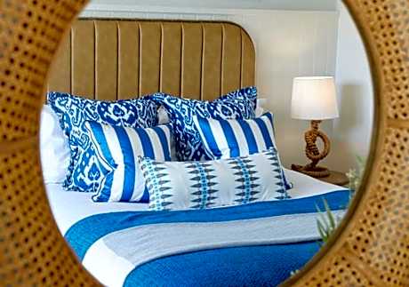 Superior King with Balcony and Sea View