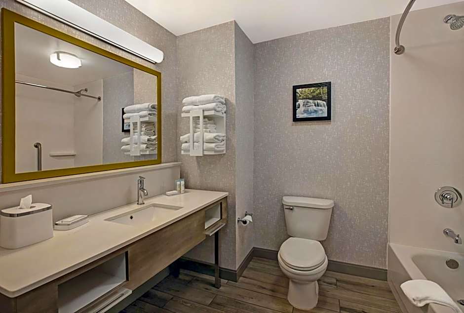 Hampton Inn By Hilton Westfield