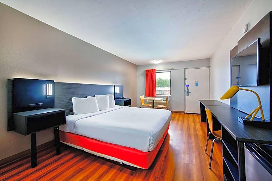 Motel 6-Gainesville, GA