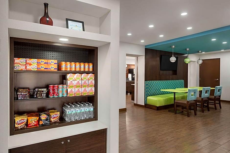 La Quinta Inn & Suites by Wyndham Oceanfront Daytona Beach