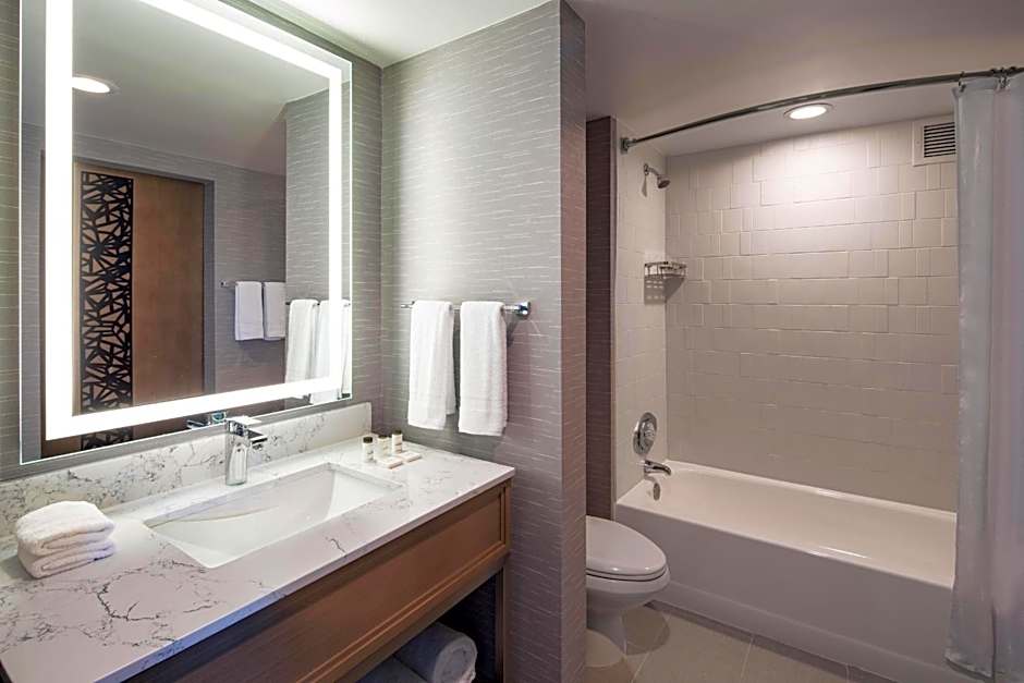 Sheraton Suites Columbus Worthington