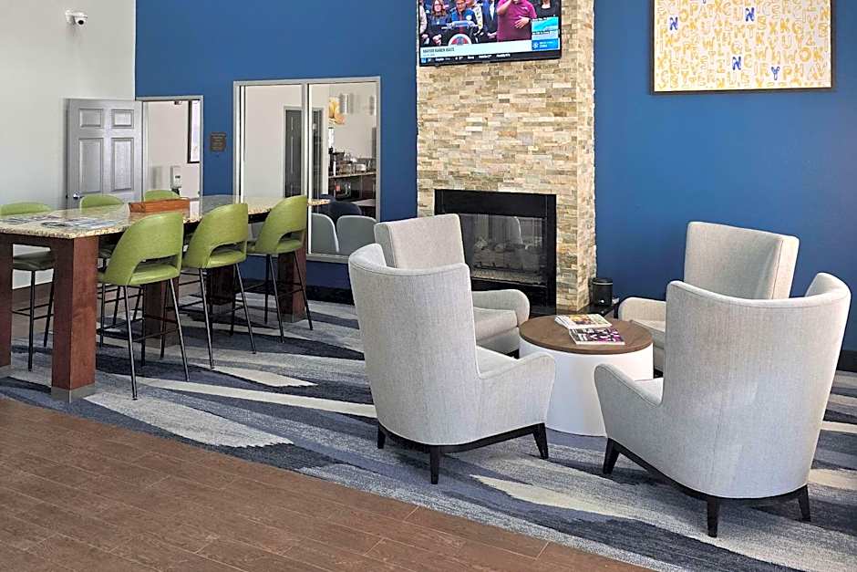 Comfort Suites Terre Haute University Area