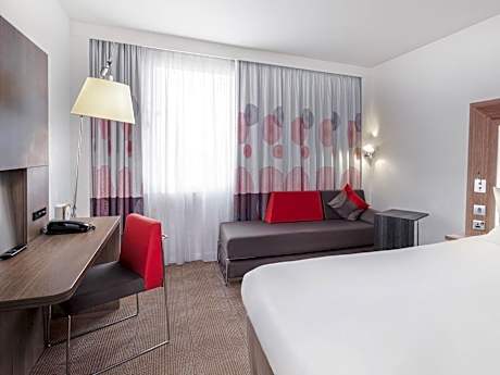 Standard Room with 1 Queen size bed + convertible sofa