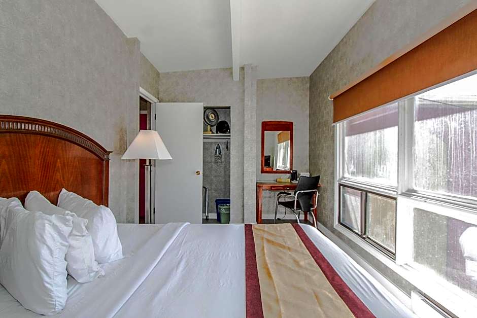 Canadas Best Value Inn Calgary Chinook Station