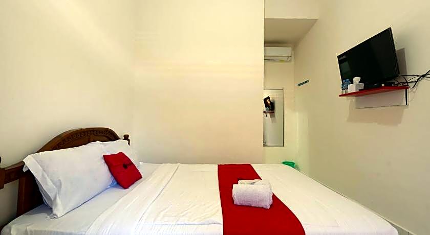 RedDoorz near Buleleng Harbour 2