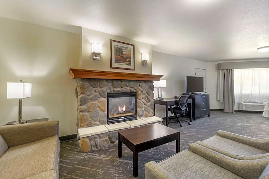 Best Western Plus Edmonds Harbor Inn