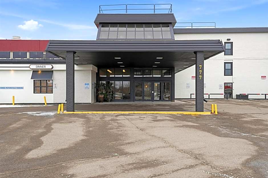 Seven Oaks Hotel Regina, SureStay Collection by Best Western