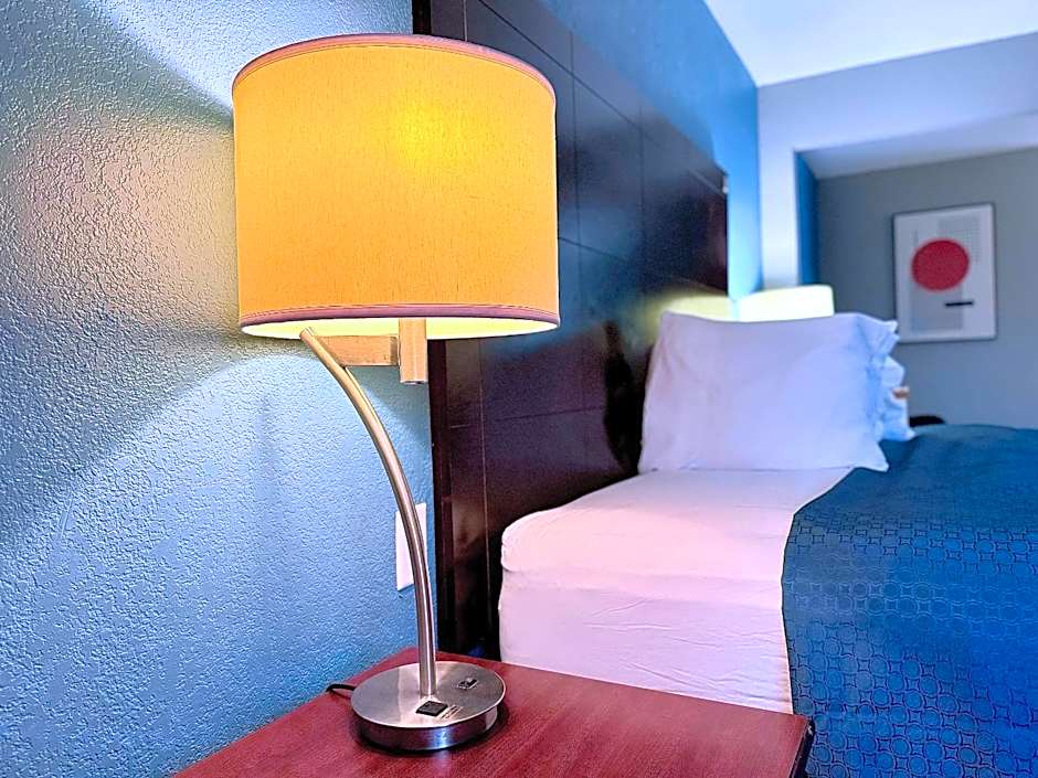 American Inn Cedar Rapids South