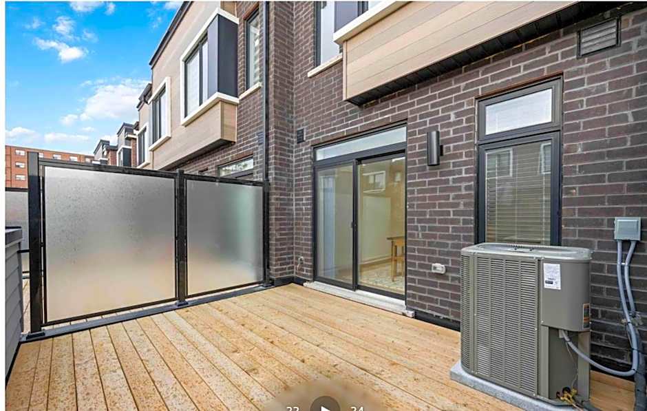 CEDAR Double Room with attached private Bathroom and Balcony in Toronto, ON, Canada