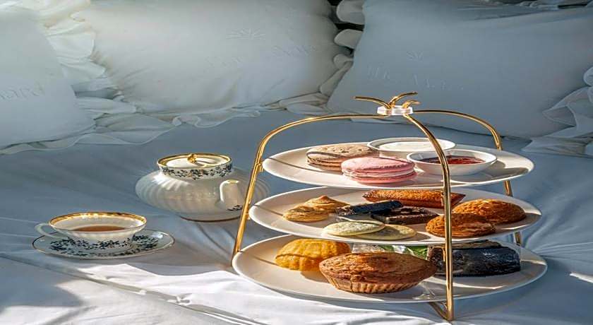 Hotel February Dong Seong Ro