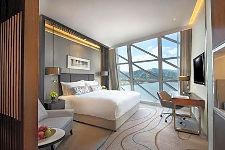 Deluxe Lake View King Room