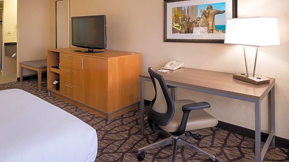 Holiday Inn Hotel & Suites Warren by IHG
