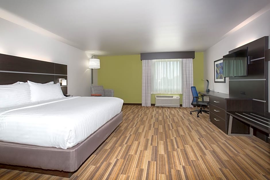 Holiday Inn Express & Suites Lincoln I - 80