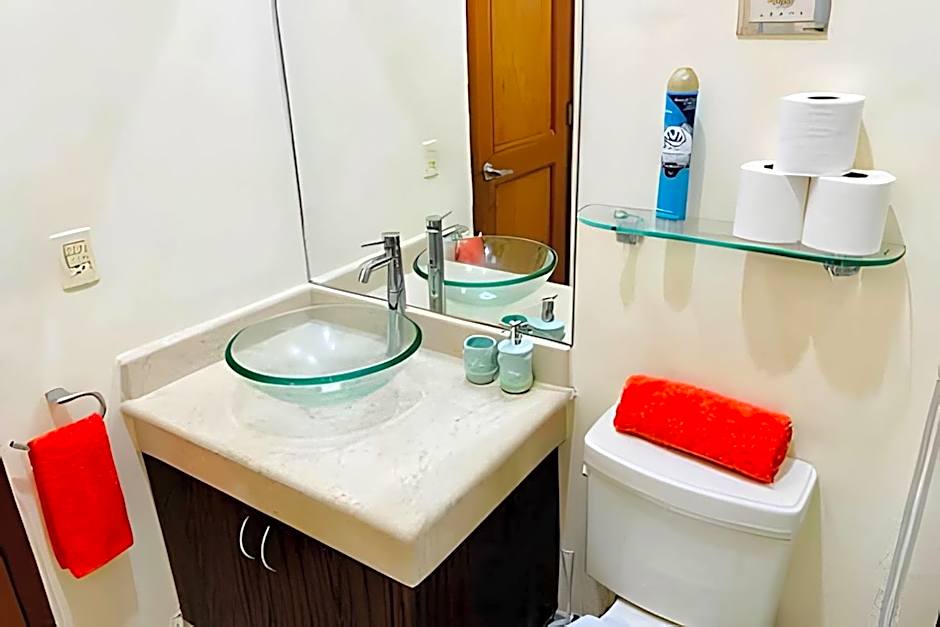 Cozy Place/WiFi/Beach 10 min Walk/Private Pool