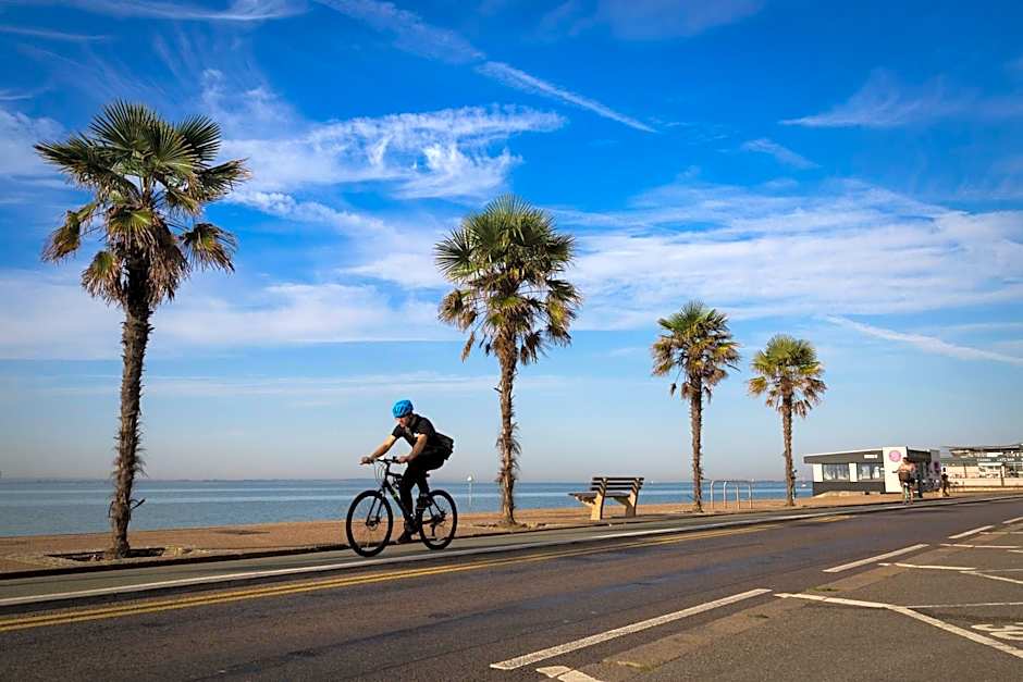 Southend Central Hotel - Close to Beach, City Centre, Train Station & Southend Airport