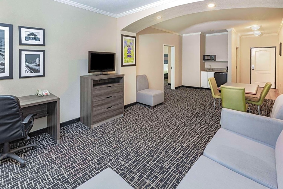 La Quinta Inn & Suites by Wyndham Garland Harbor Point