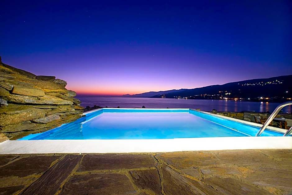 Cavos Bay Hotel & Studios